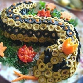 Новогодний салат «Змейка»