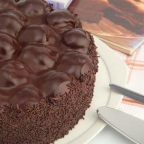 Шоколадный торт-мусс с ромом и изюмом 