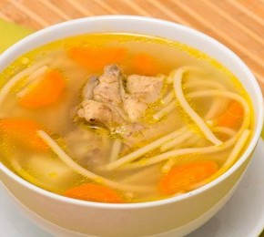 Куриный суп поможет при простуде