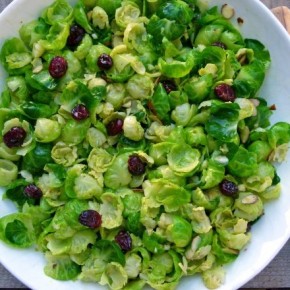 Салат с брюссельской капустой и заправкой из цитрусовых