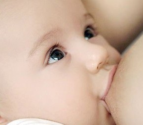  Что делать маме, если ребенок кусается при кормлении?