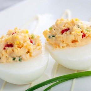 Фаршированные яйца: Как разнообразить начинку?