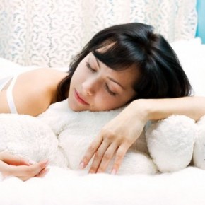 Почему вредно спать на животе?