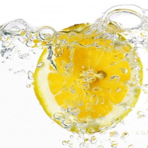 Лимонную воду назвали самым полезным напитком