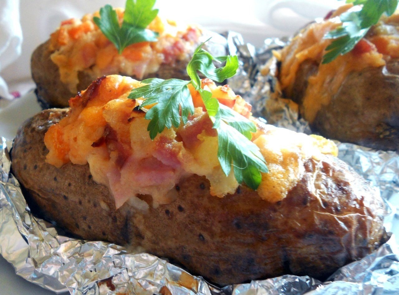 Картофель, запеченный с ветчиной в сливочном соусе