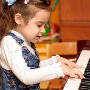 Стоит ли отдавать ребенка в музыкальную школу